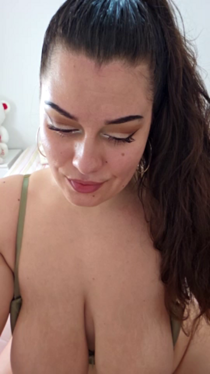 Larissa4U