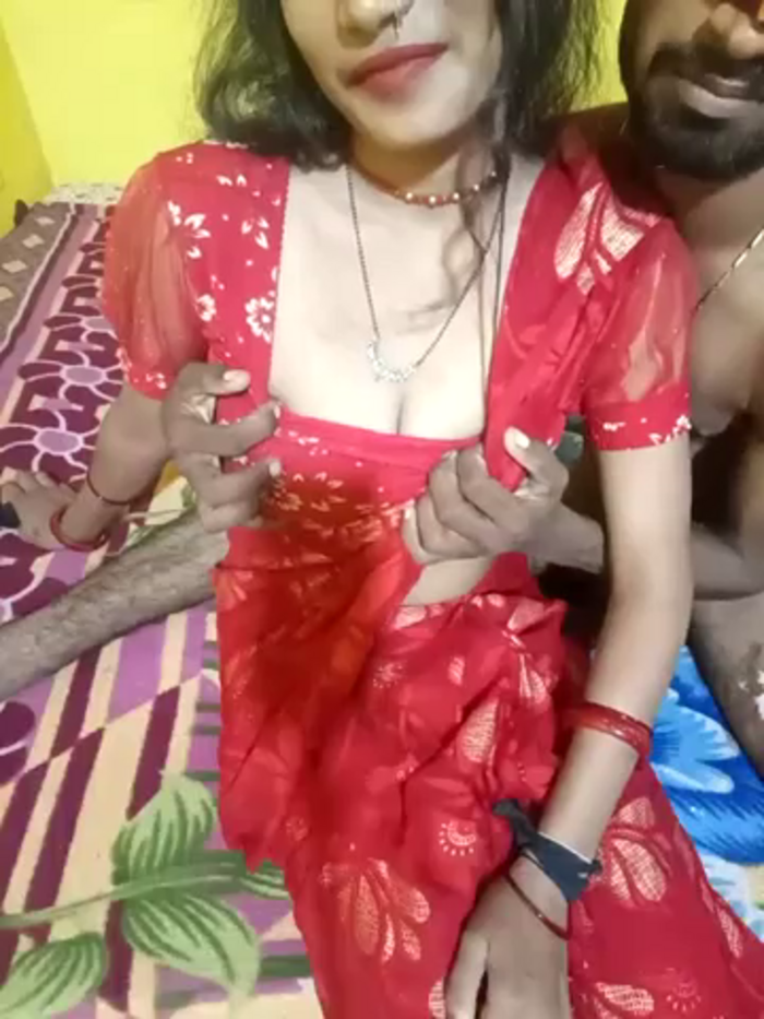 Karisma-sexy-couple