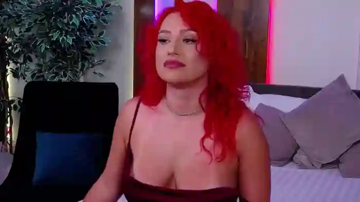 2025/08/08/stripchat-emyhilton-07-34-50