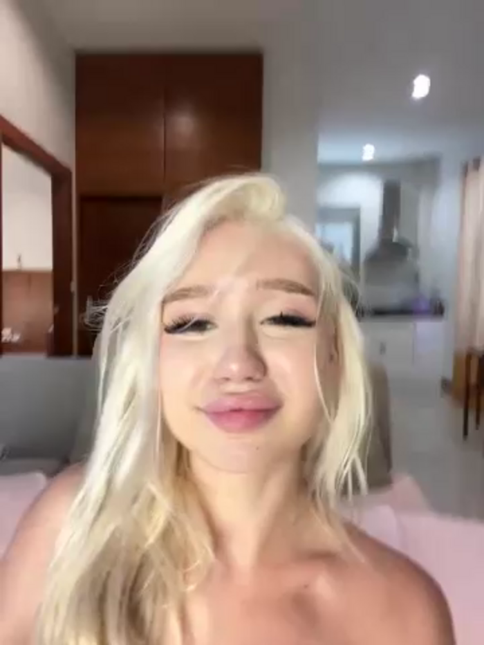 Kiss_Avrora_