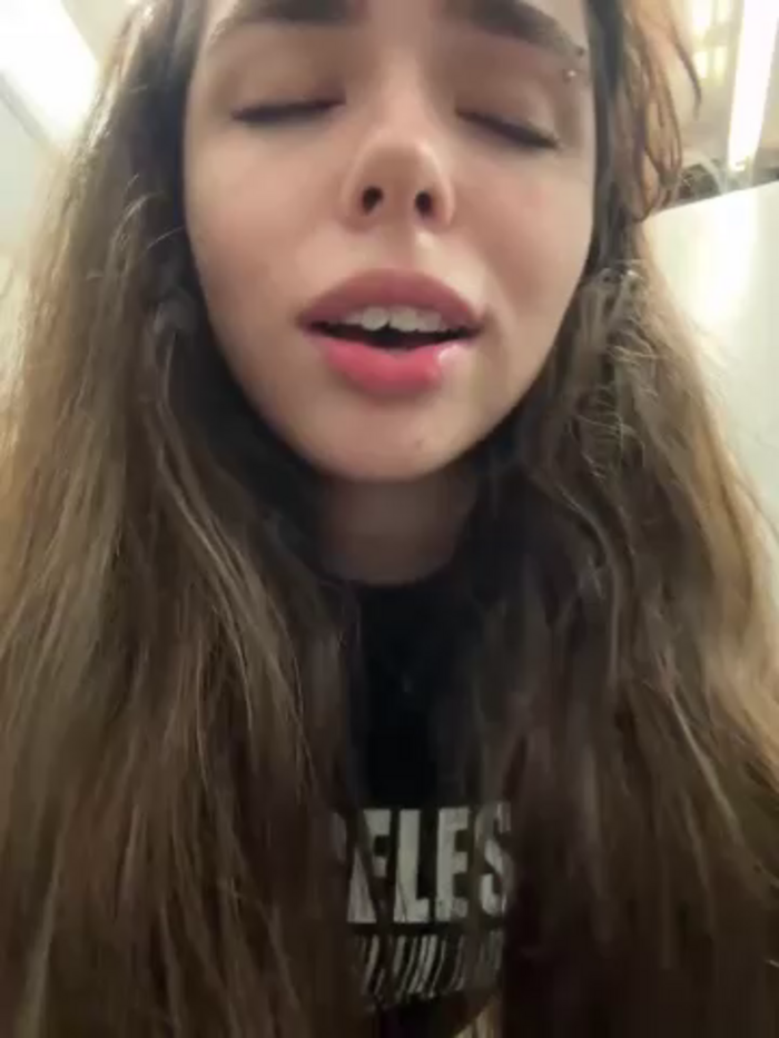 pantyless