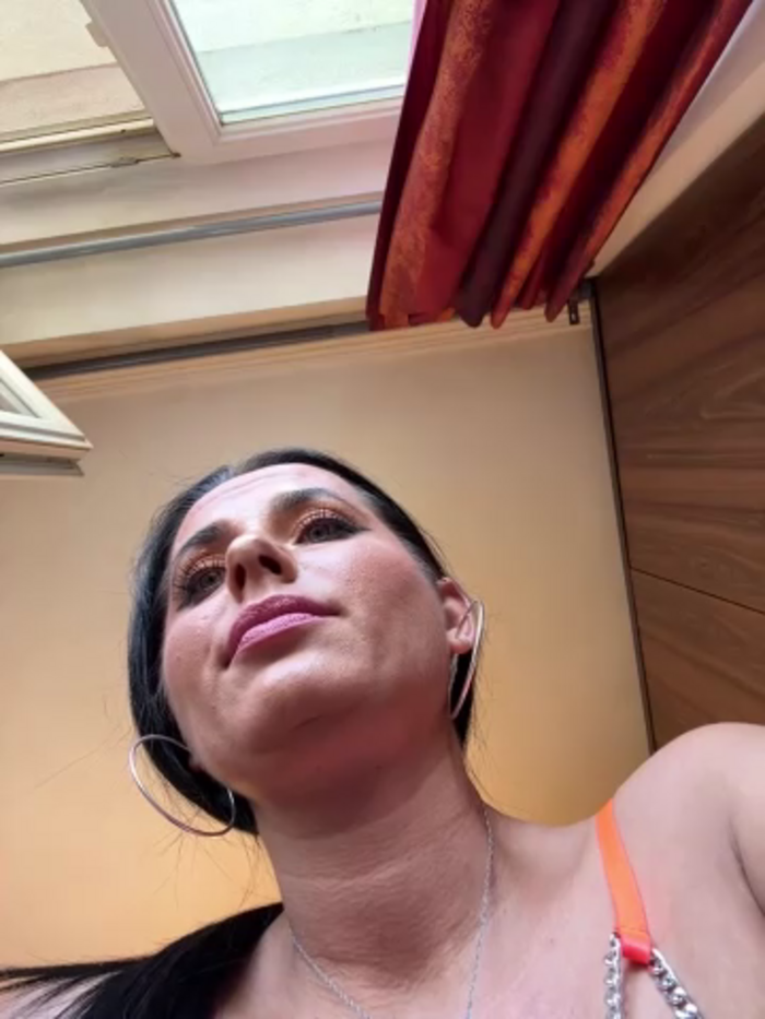 Hotmomcheckk_