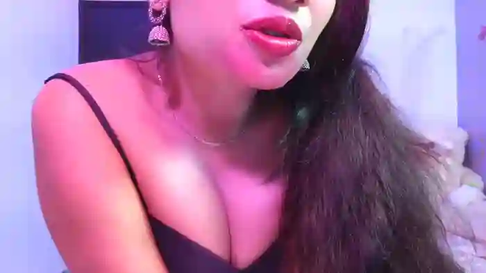 2025/08/10/stripchat-vaarsha-19-16-27