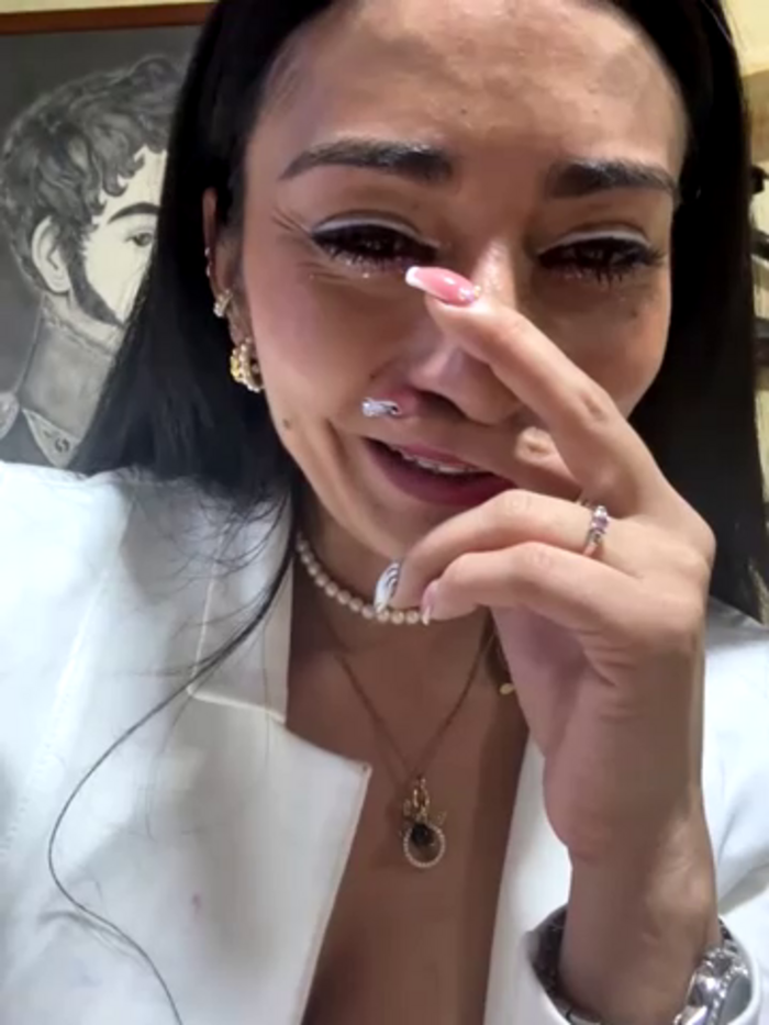Bella_Office-Naughty1