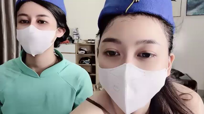 Mono-Stewardesss