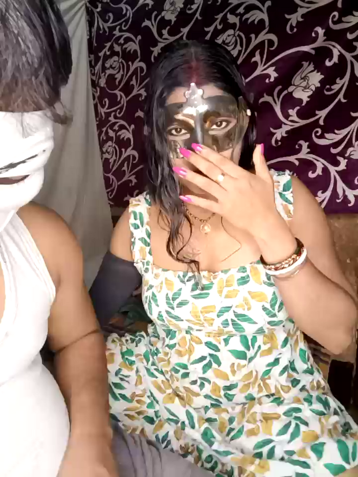 Hot_muskaan