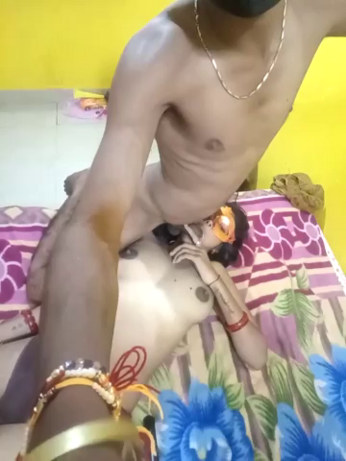 Karisma-sexy-couple