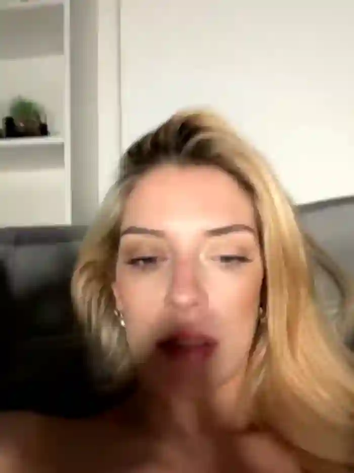 2025/08/13/stripchat-bellalolahot-14-05-05
