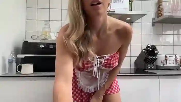 2025/08/14/stripchat-mrsmollywilde-10-16-16