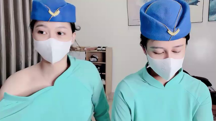 Mono-Stewardesss