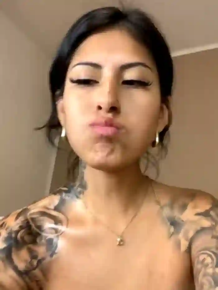 2025/08/17/stripchat-mrskarmaa-19-08-05