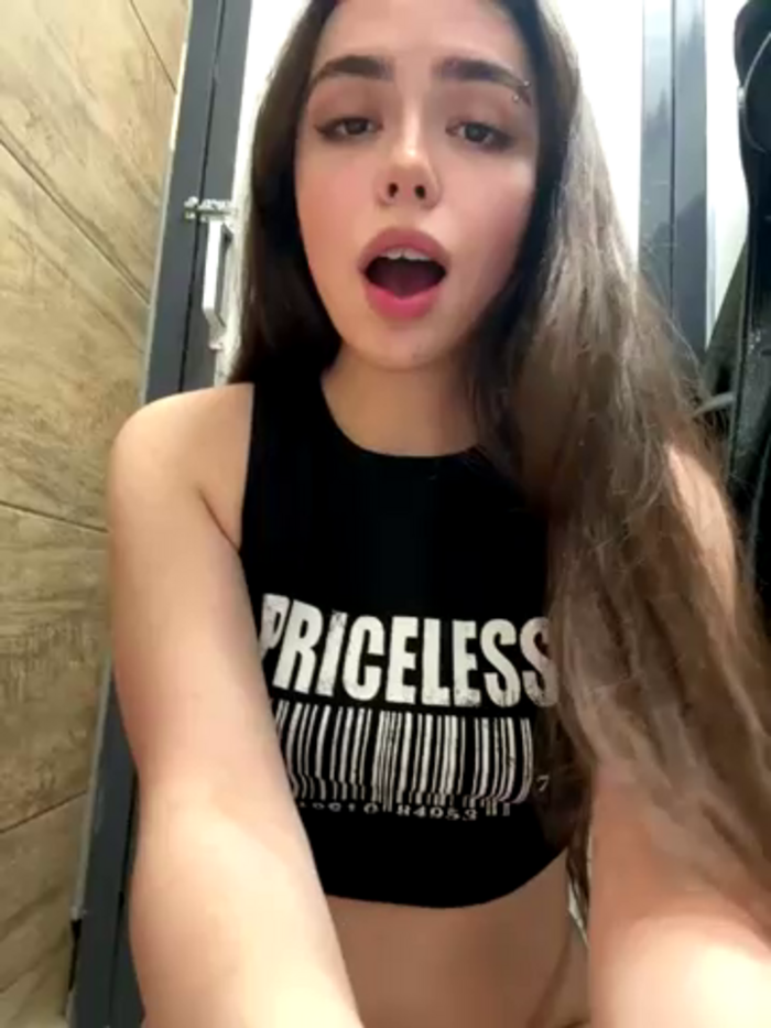 pantyless