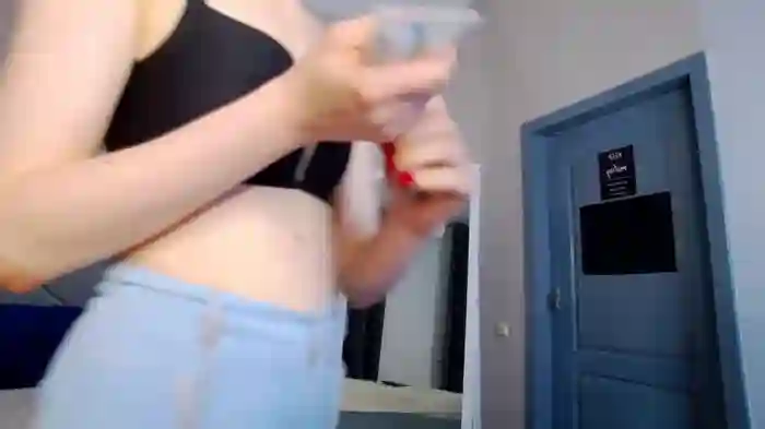 2025/08/17/stripchat-nicolerosss-18-05-16