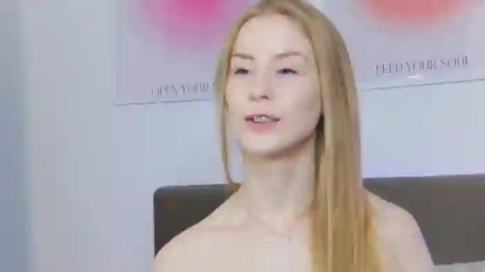 2025/08/17/stripchat-violetiswone-04-53-06