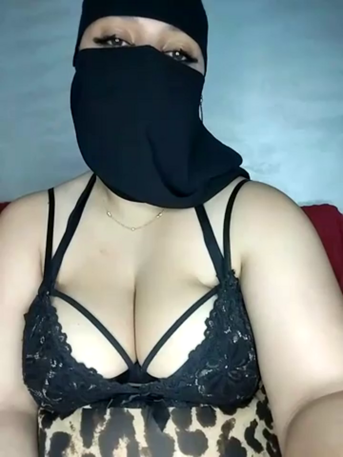 Queen_Curvyy