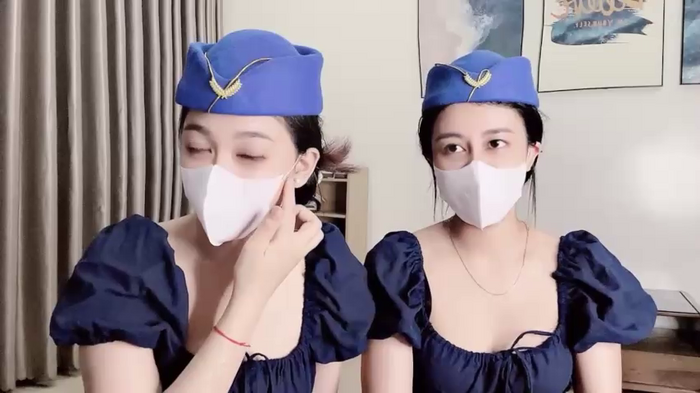 Mono-Stewardesss