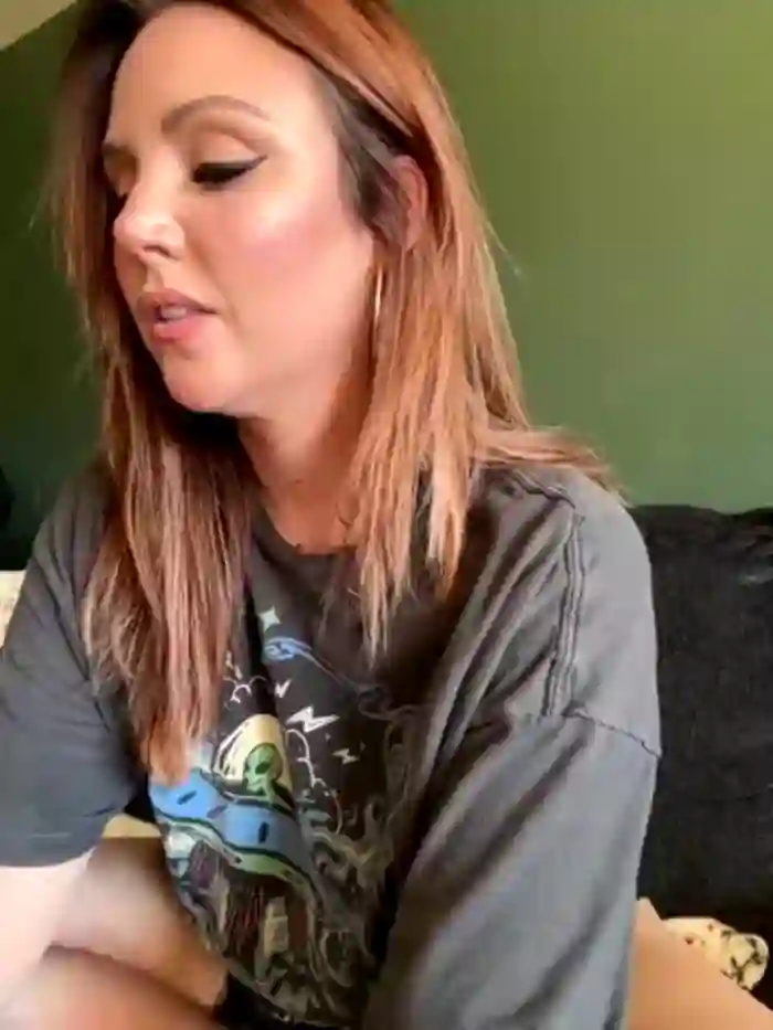 2025/08/22/stripchat-wakeandblaze-14-33-50