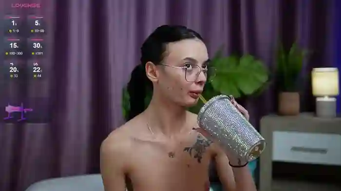 2025/08/22/stripchat-rachelrave-01-03-30
