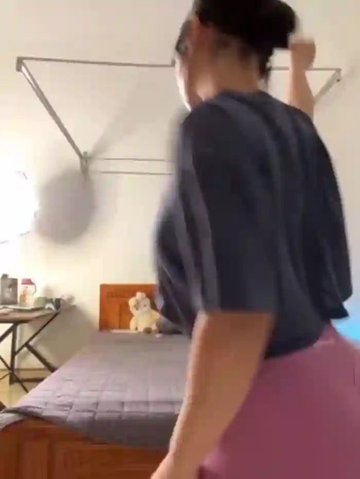 2025/08/22/stripchat-___suri-05-08-27