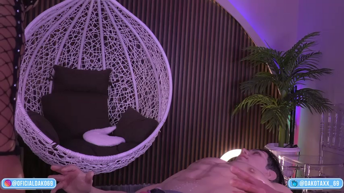 Dakota_Lee