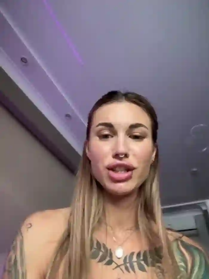 2025/08/26/stripchat-charming_ritta-05-18-54