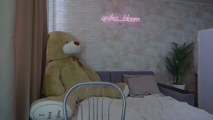 Anika_bloom