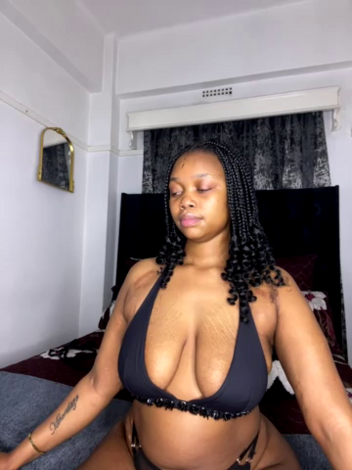 Queen_Tee23