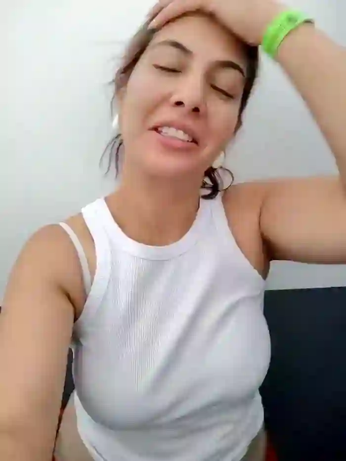 2025/09/13/stripchat-scarlett_moore-16-42-36