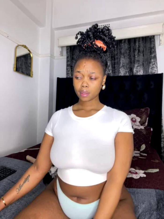 Queen_Tee23
