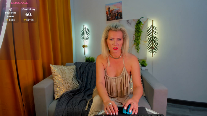 Luna__Lewis