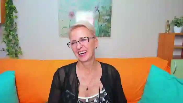 2025/09/18/stripchat-iamyourdream89-17-14-10