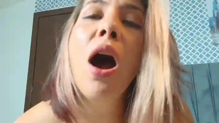 2025/09/19/stripchat-scarlett_moore-17-58-55