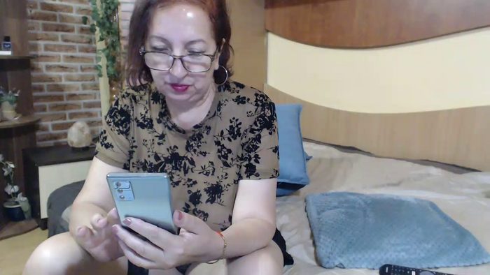 EvelyneFlirtyMilf