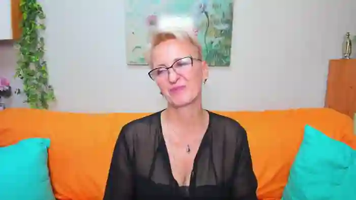 2025/09/20/stripchat-iamyourdream89-16-52-25
