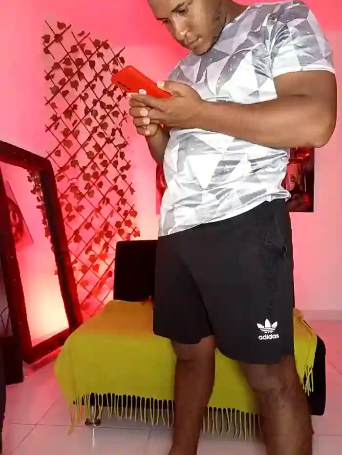 2025/09/22/stripchat-arthur_mini-01-07-22