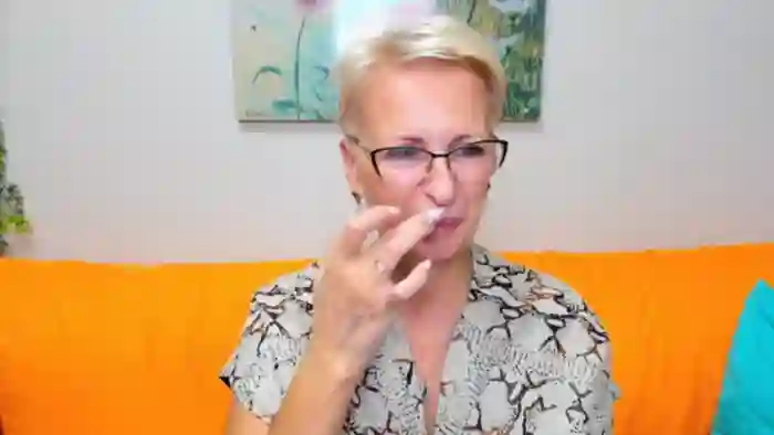 2025/09/22/stripchat-iamyourdream89-17-07-51
