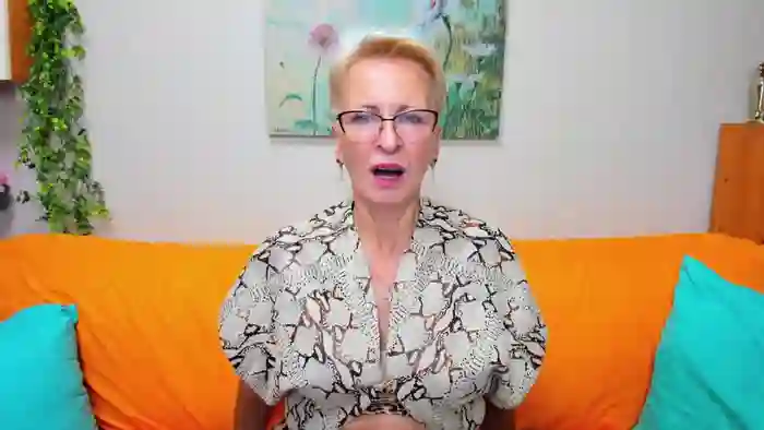 2025/09/22/stripchat-iamyourdream89-19-02-45