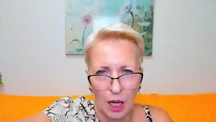 2025/09/22/stripchat-iamyourdream89-19-34-16