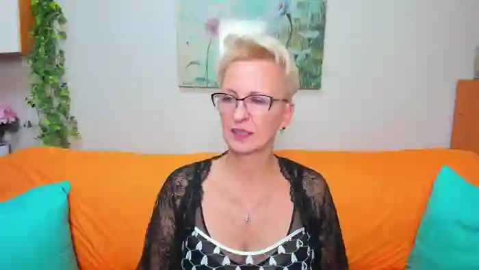 2025/09/24/stripchat-iamyourdream89-19-03-56