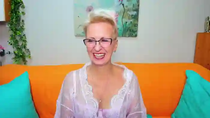 2025/09/25/stripchat-iamyourdream89-14-13-01