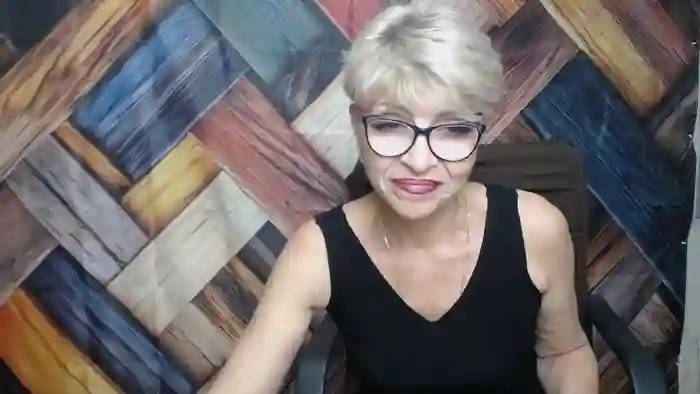 2025/09/27/stripchat-ellabonito-15-06-47