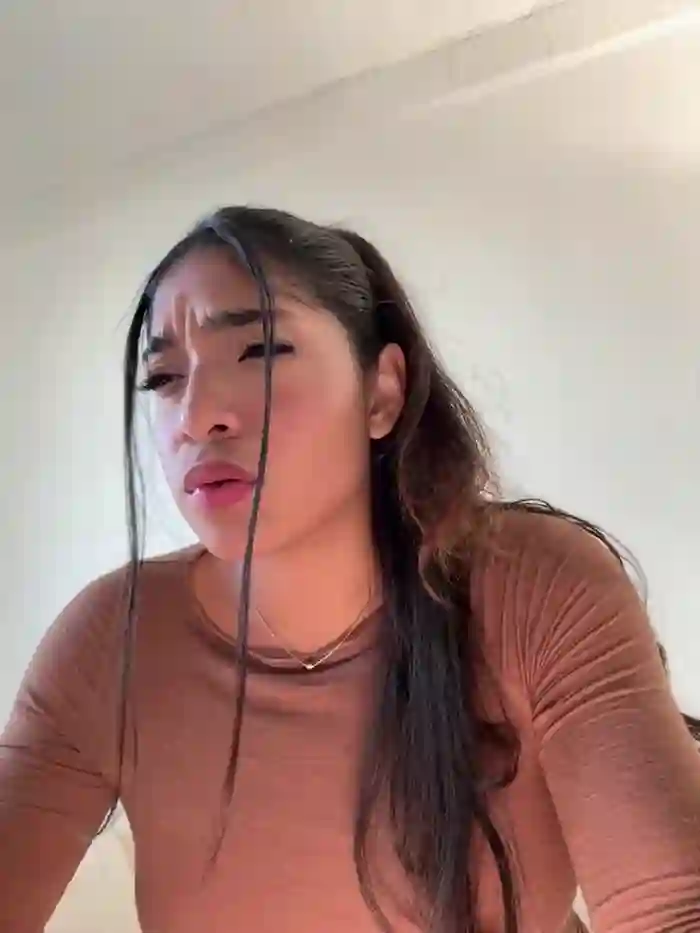 2025/09/28/stripchat-bellafr-17-02-27