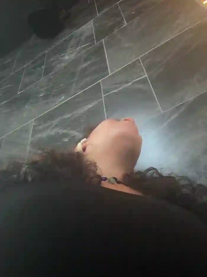 2025/10/04/stripchat-bigbuttbrooklynn-01-18-06
