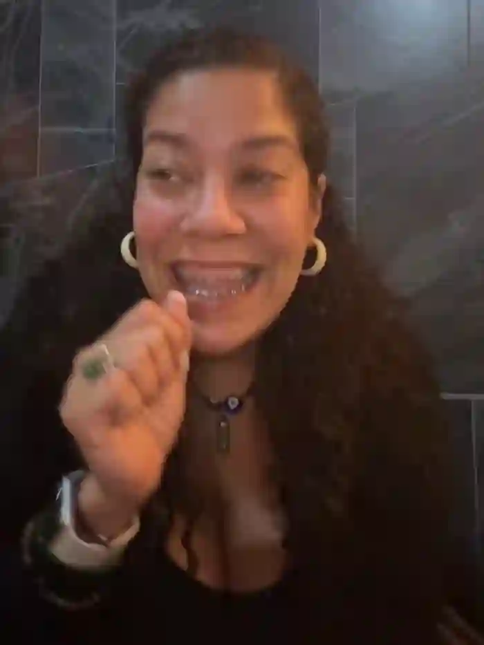 2025/10/04/stripchat-bigbuttbrooklynn-03-01-40
