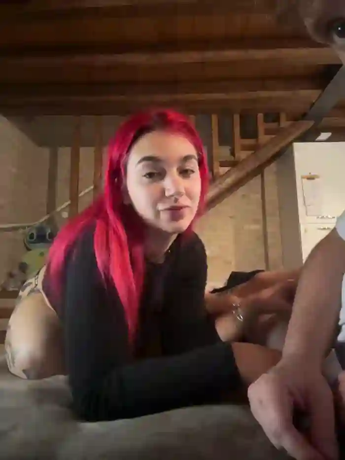 2025/10/09/stripchat-dollyred-13-52-28