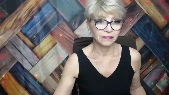 2025/10/12/stripchat-ellabonito-08-28-00