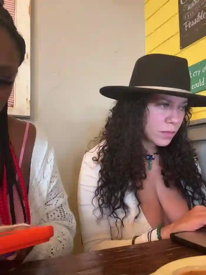 2025/10/14/stripchat-bigbuttbrooklynn-19-14-40