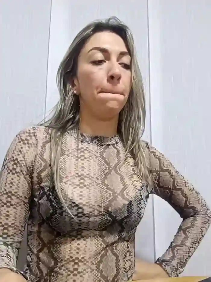 2025/10/16/stripchat-rachellboom-02-22-03