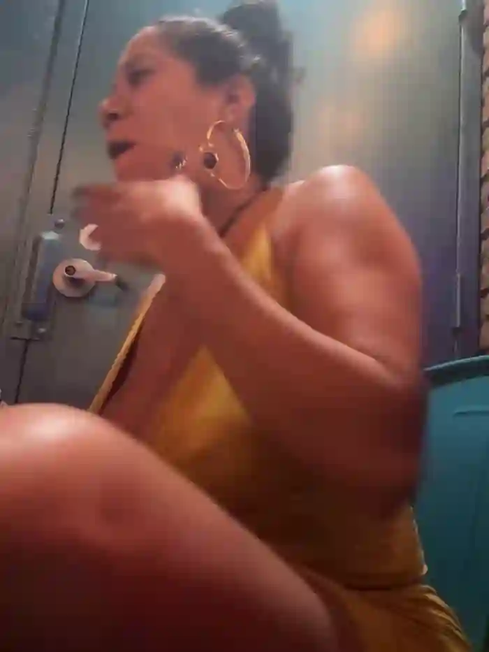 2025/10/18/stripchat-bigbuttbrooklynn-01-52-19
