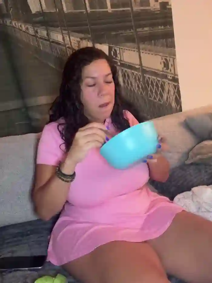 2025/10/19/stripchat-bigbuttbrooklynn-09-33-04
